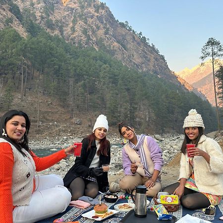 The Royal Orchard Kasol Hotel ภายนอก รูปภาพ