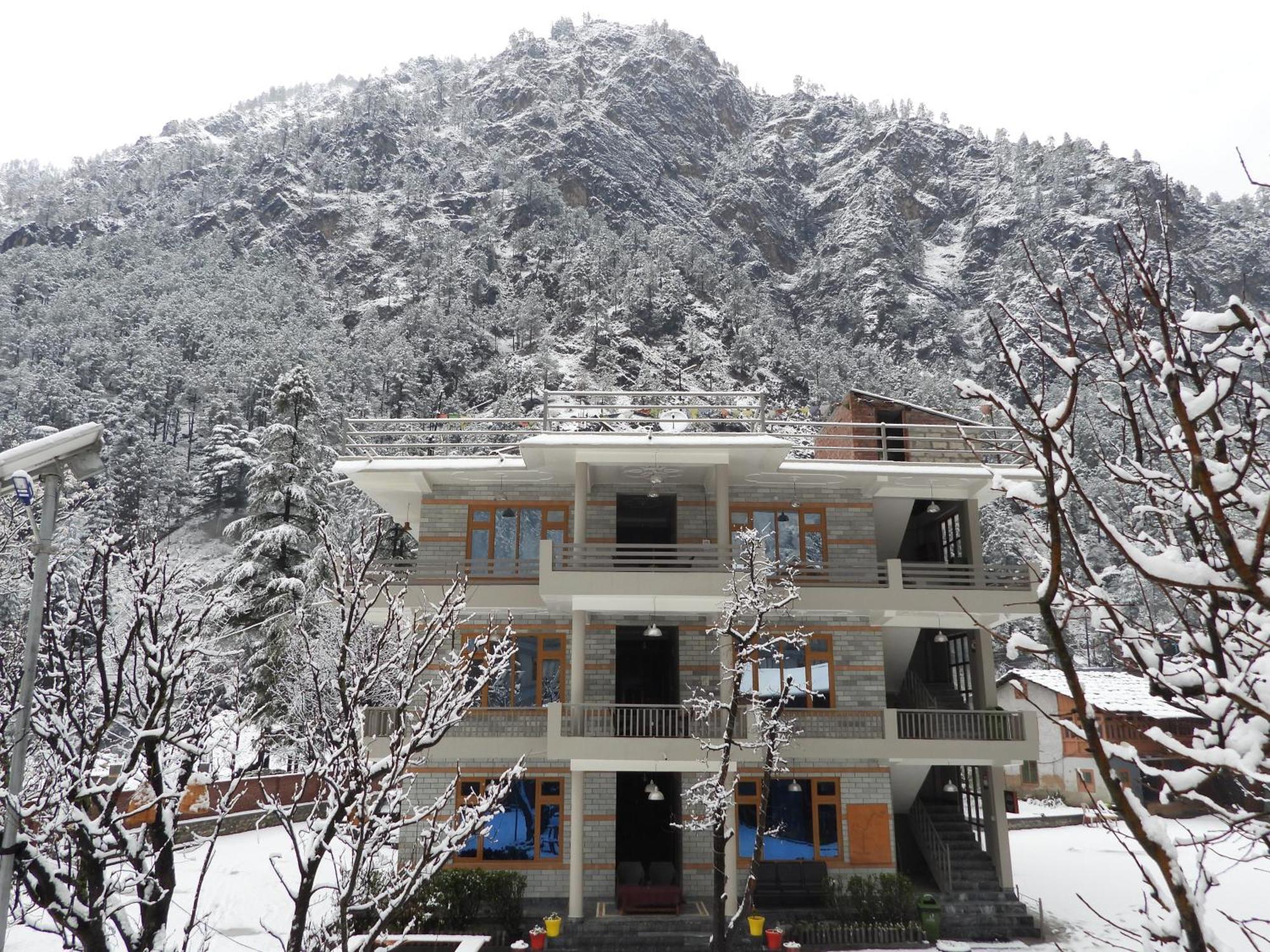The Royal Orchard Kasol Hotel ภายนอก รูปภาพ