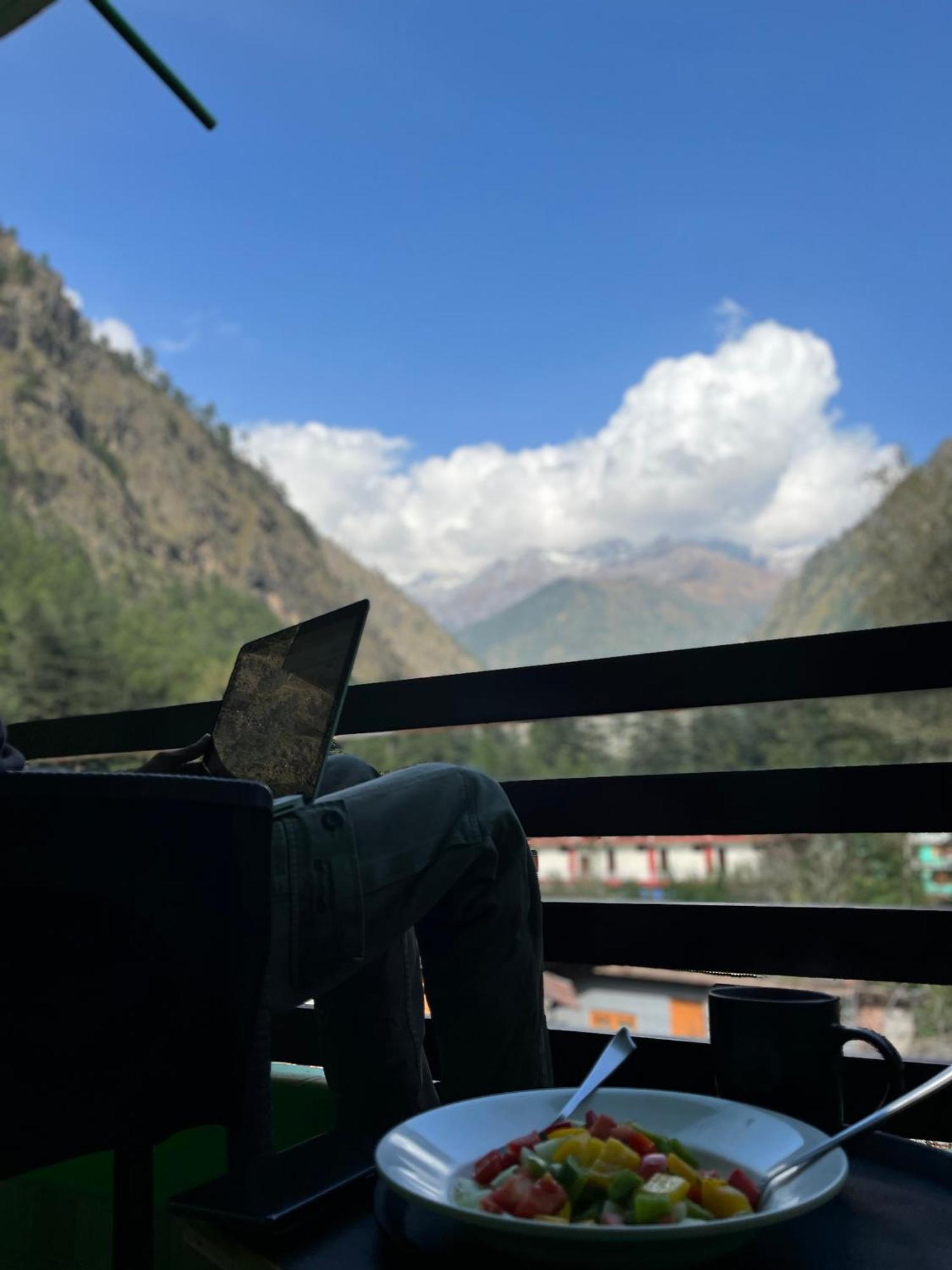 The Royal Orchard Kasol Hotel ภายนอก รูปภาพ