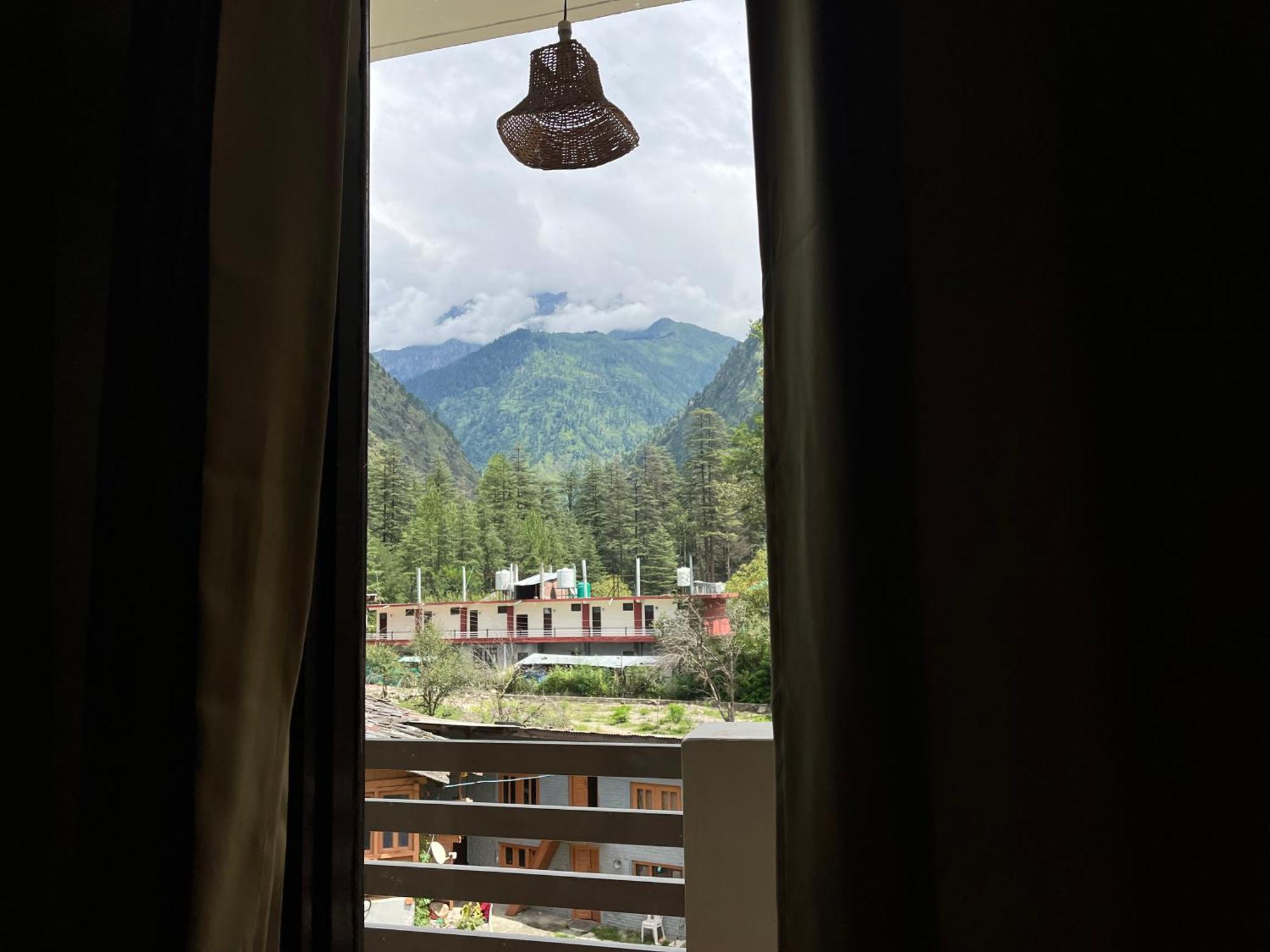 The Royal Orchard Kasol Hotel ภายนอก รูปภาพ