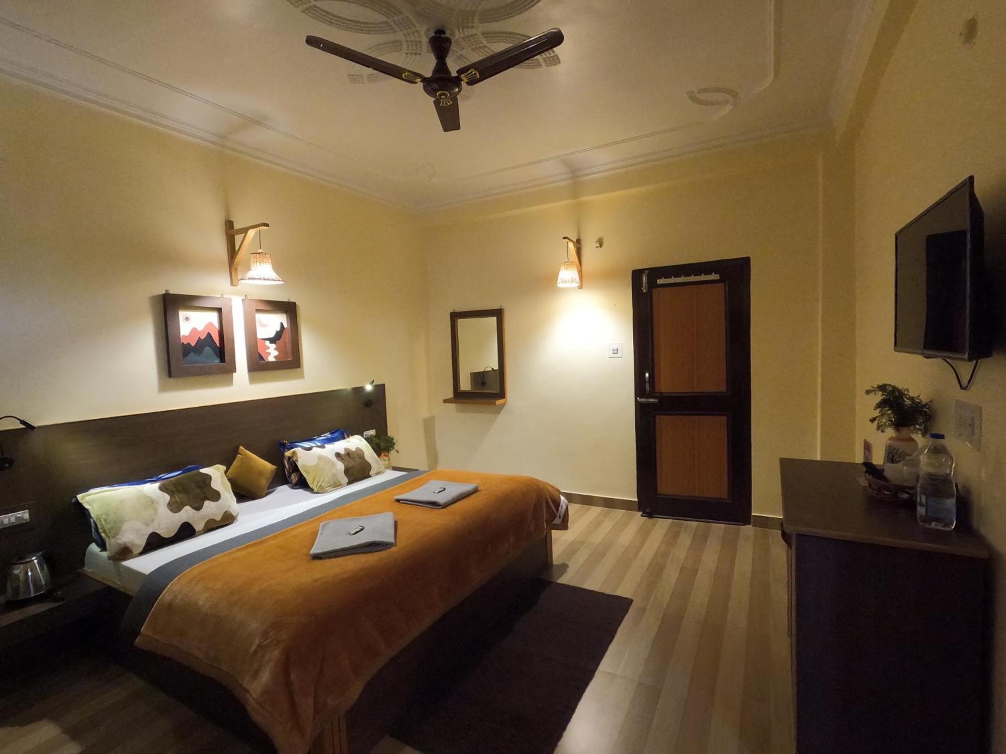 The Royal Orchard Kasol Hotel ภายนอก รูปภาพ