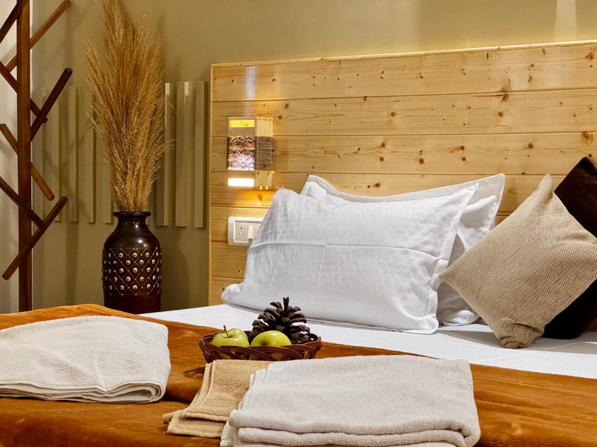 The Royal Orchard Kasol Hotel ภายนอก รูปภาพ