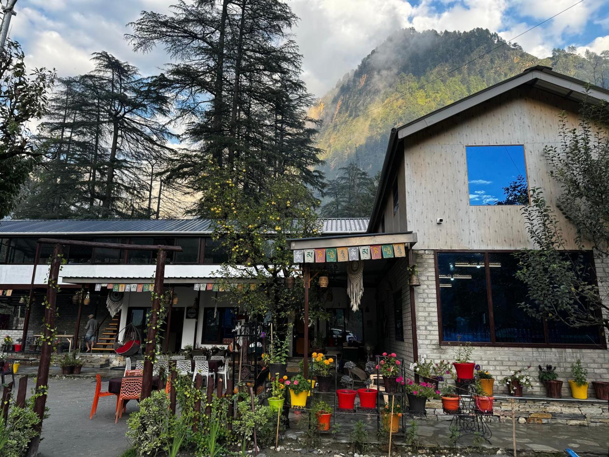 The Royal Orchard Kasol Hotel ภายนอก รูปภาพ