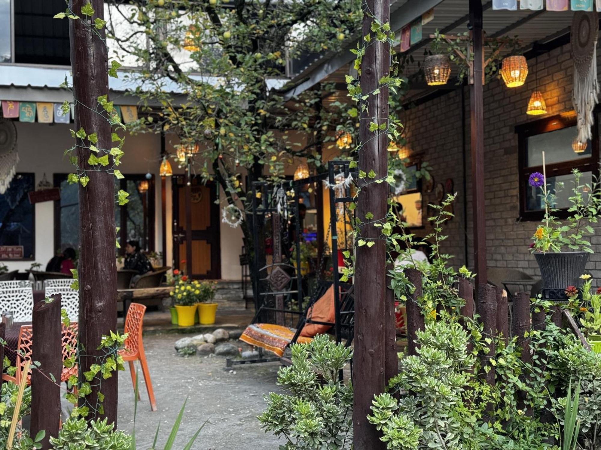The Royal Orchard Kasol Hotel ภายนอก รูปภาพ