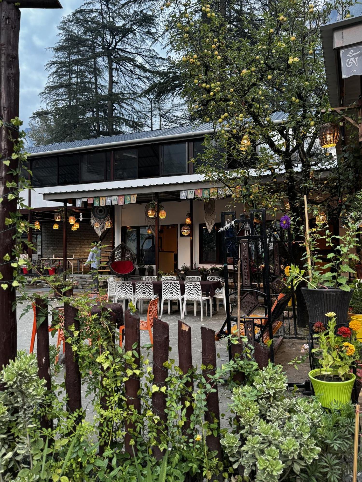 The Royal Orchard Kasol Hotel ภายนอก รูปภาพ