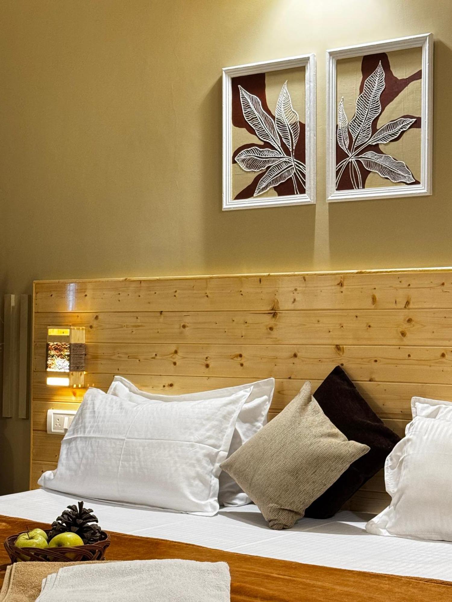 The Royal Orchard Kasol Hotel ภายนอก รูปภาพ