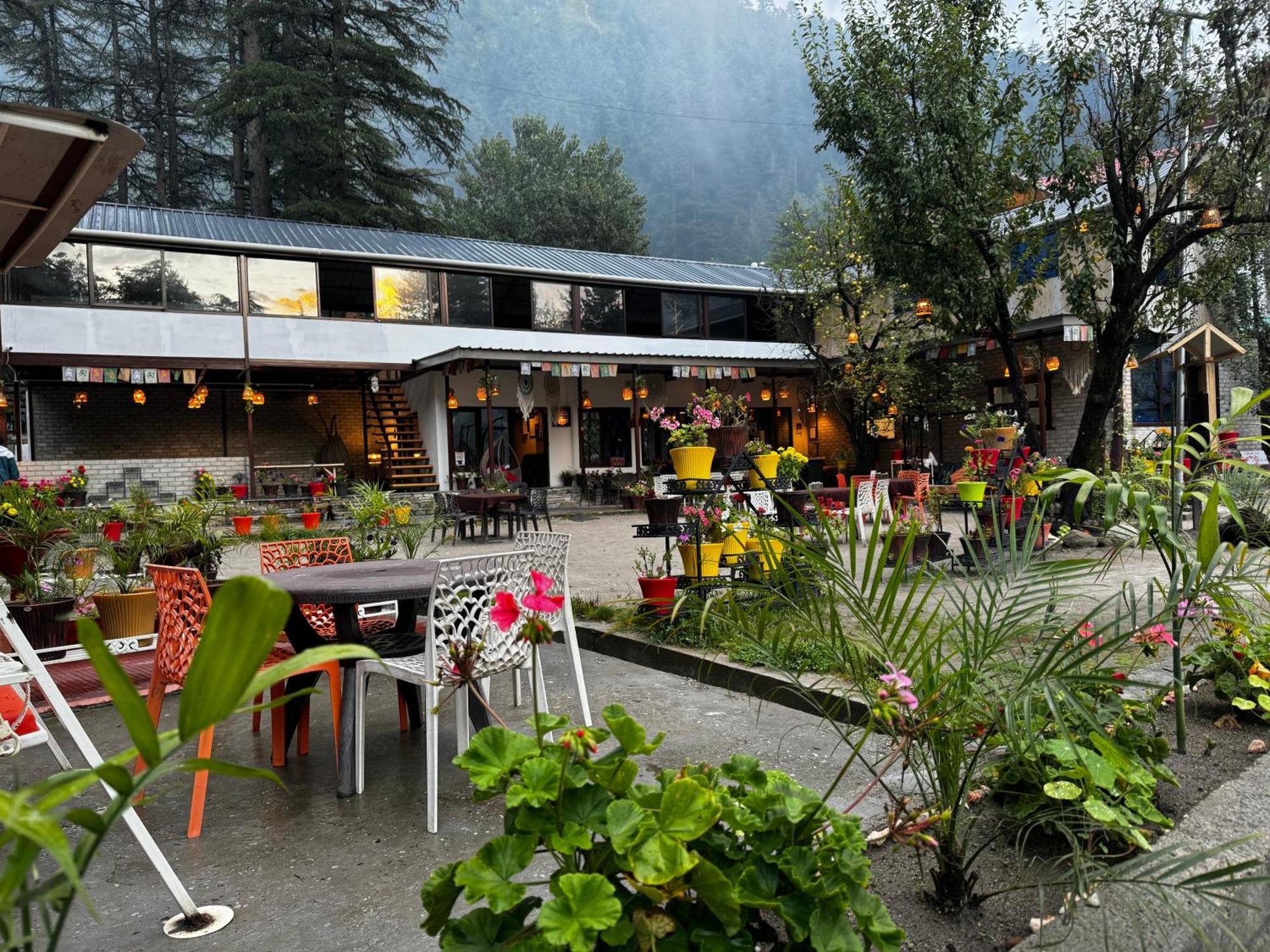 The Royal Orchard Kasol Hotel ภายนอก รูปภาพ