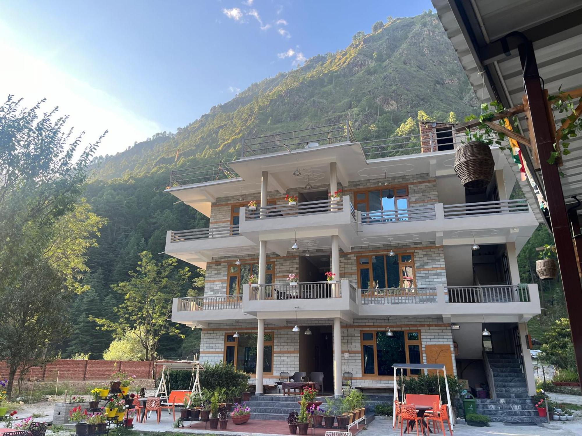 The Royal Orchard Kasol Hotel ภายนอก รูปภาพ