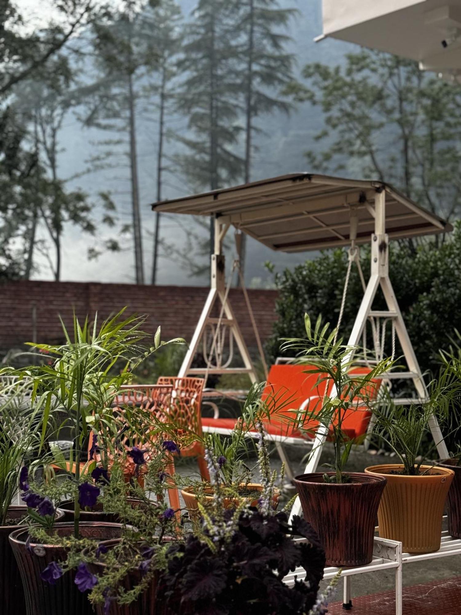 The Royal Orchard Kasol Hotel ภายนอก รูปภาพ
