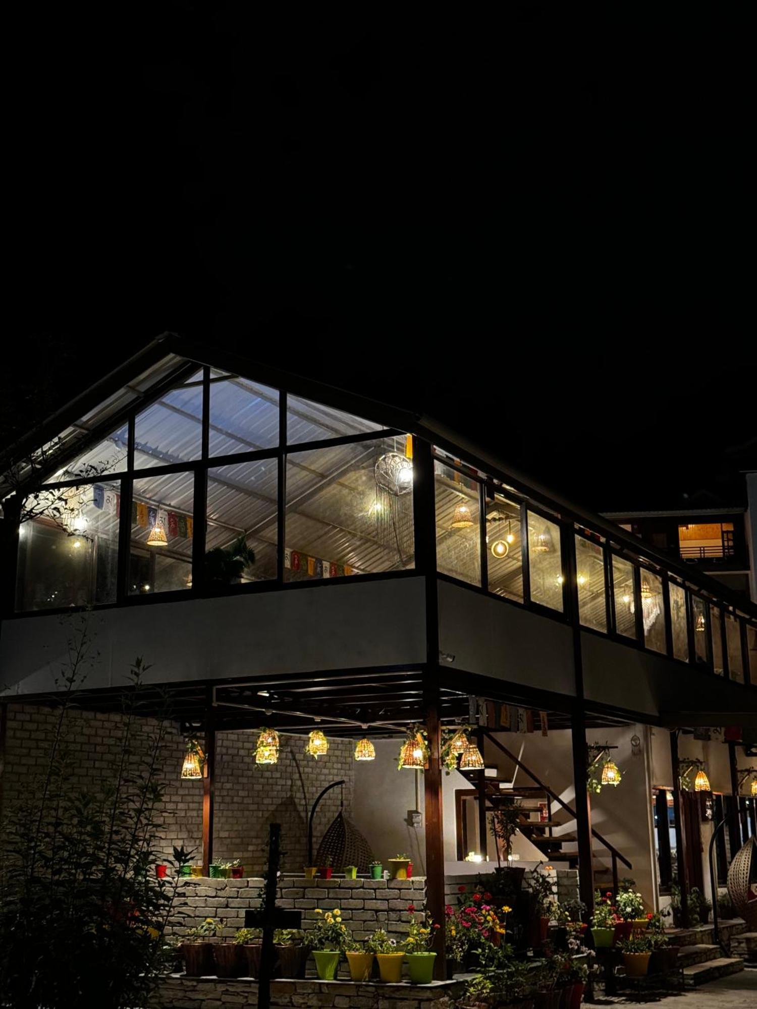 The Royal Orchard Kasol Hotel ภายนอก รูปภาพ