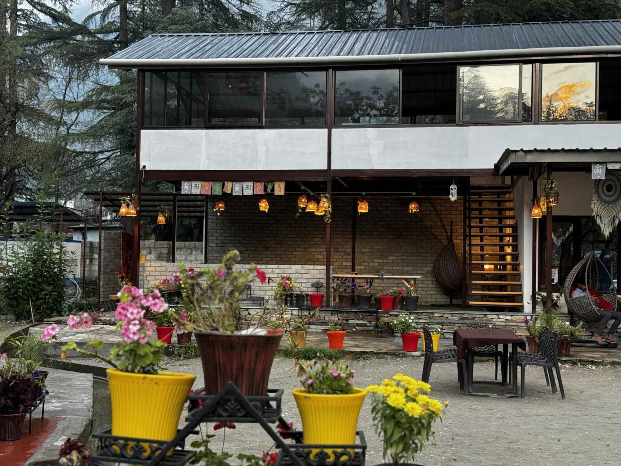 The Royal Orchard Kasol Hotel ภายนอก รูปภาพ