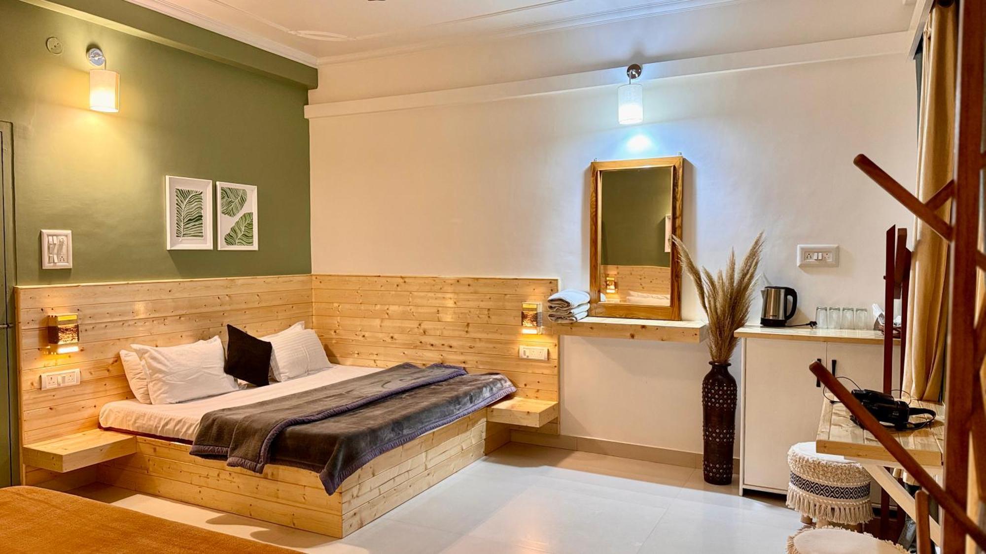 The Royal Orchard Kasol Hotel ภายนอก รูปภาพ